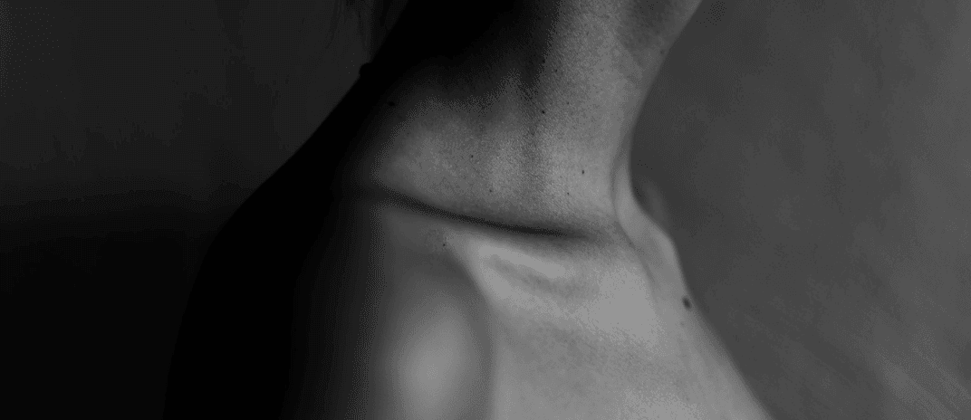 how to sleep with a stiff neck