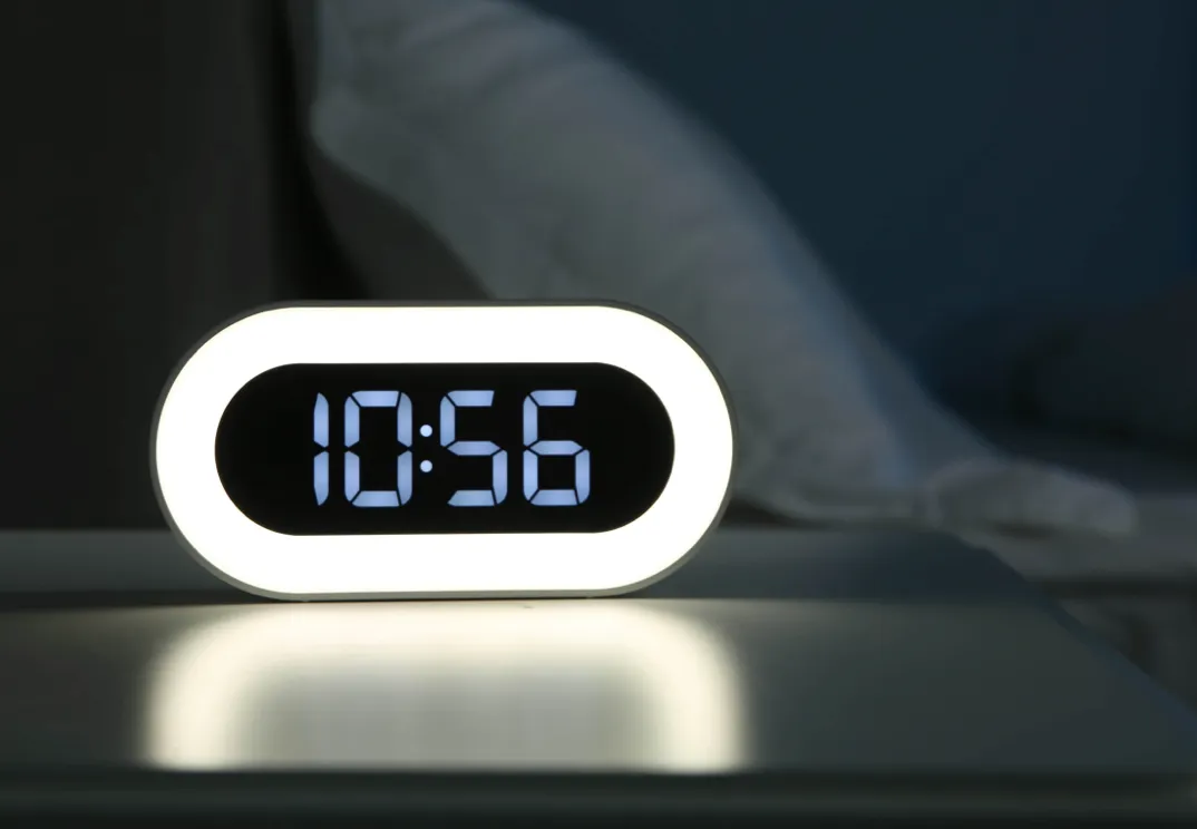 Importance of adjusting your sleep schedules for faster jet lag recovery