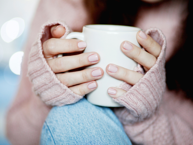 drink hot tea when it is cold weather change