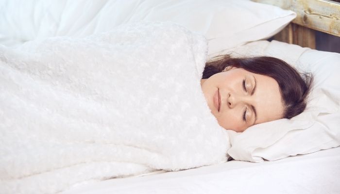 how-to-choose-a-weighted-blanket-for-adults-shuteye