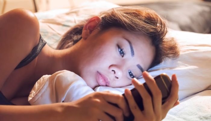 Scratching your head thinking about how watching tiktok impacts our sleep?