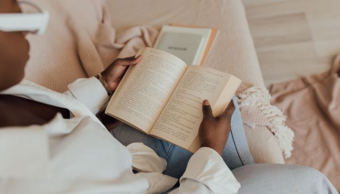 women reading book