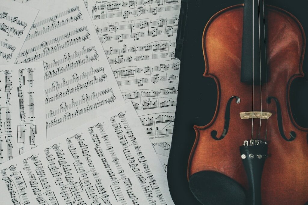 violin with music notes