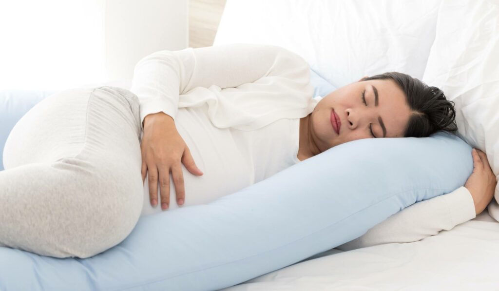 pregnant women sleeping