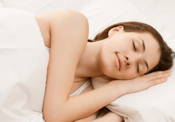 Sleeping Without A Pillow: Benefits and Risks For Sleep