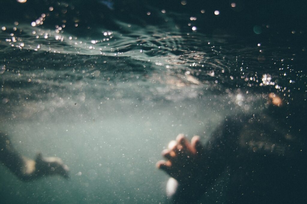 people under water