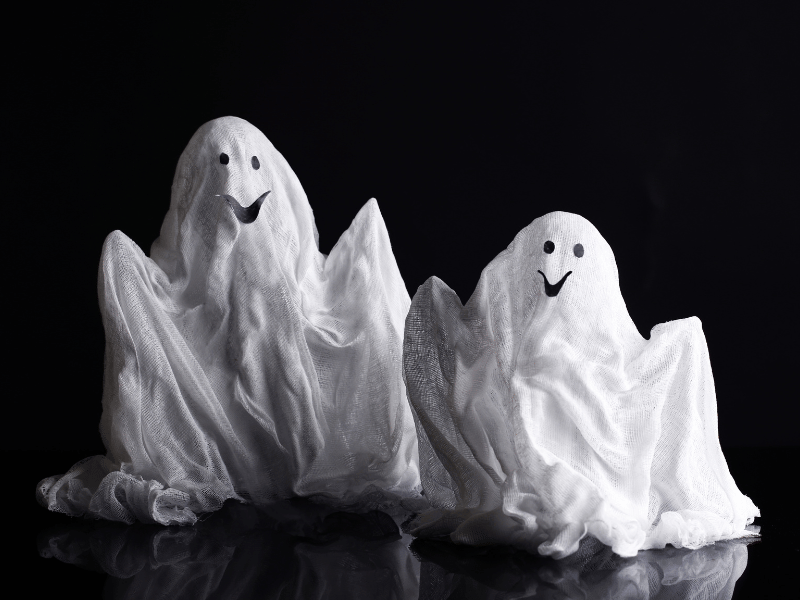 seeing ghosts smiling or friendly ghost in dream