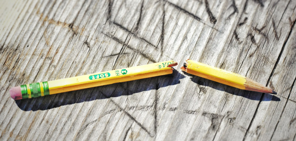 An image of a broken pencil.